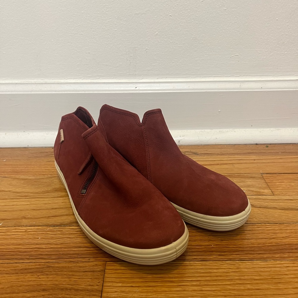 Ecco Maroon Casual Slip-ons Size 9